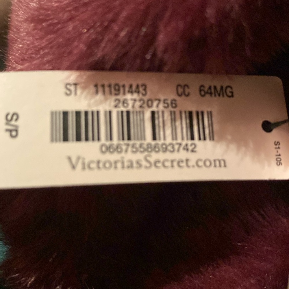 VICTORIA SECRET SLIPPERSSS!                                  NEVER WORN BEFORE - Picture 4 of 4